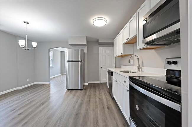 Building Photo - Gorgeous Two-Bedroom Townhome In Middle River
