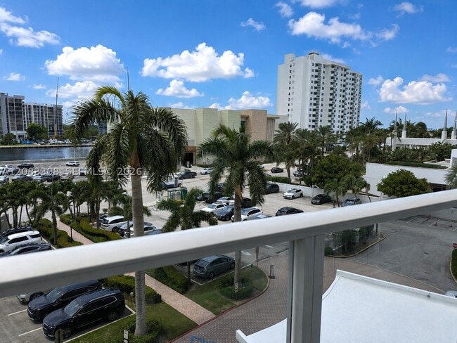 Building Photo - 3505 S Ocean Dr