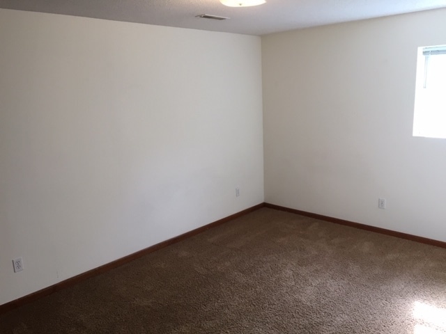 Building Photo - AVAILABLE NOW!! 3 BEDROOM DUPLEX!