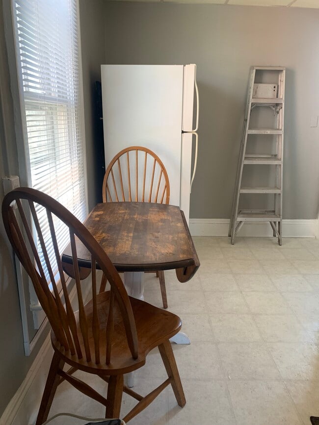 Building Photo - 618 N 5th St