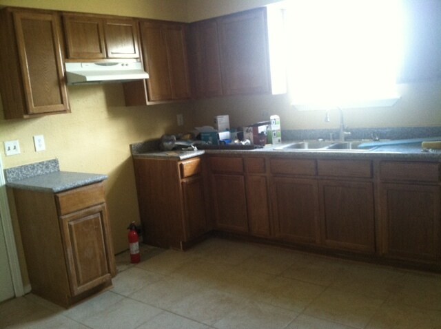Building Photo - 945 E Monterey Ct