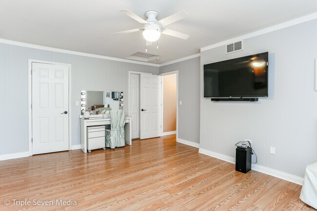 Building Photo - 8126 160th St