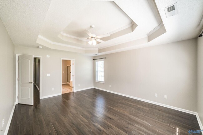 Building Photo - 129 High Noon Ln