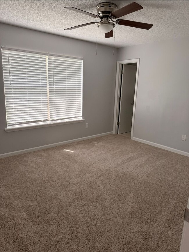 Building Photo - 1006 Ridgeland Dr
