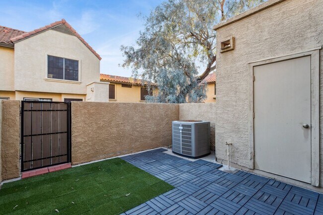 Building Photo - Beautiful 2 Bedroom