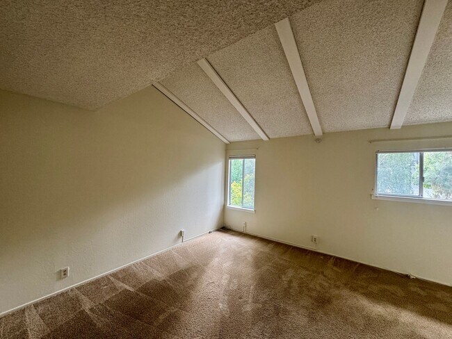 Building Photo - Nice Two-Story Unit with Attached Garage a...