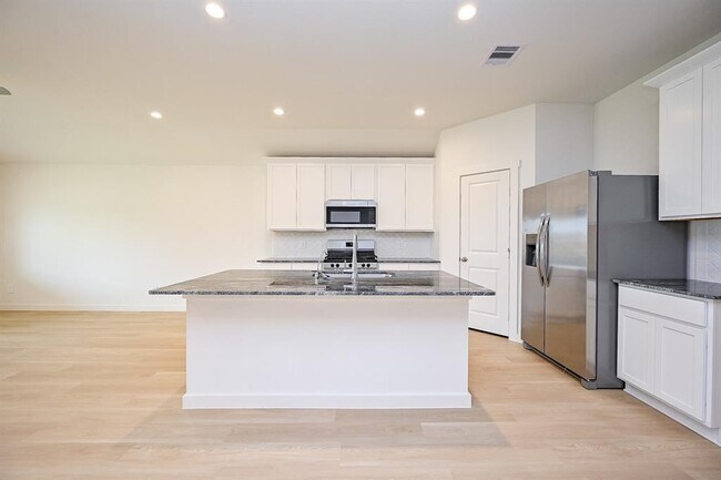 Building Photo - 1602 Mazzini Dr
