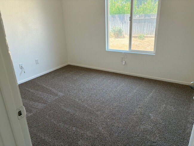 Building Photo - 96 E San Clemente Ct
