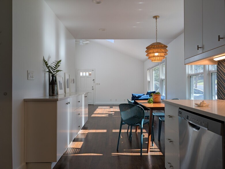 VIew living room - 1096 Oakfield Dr SE