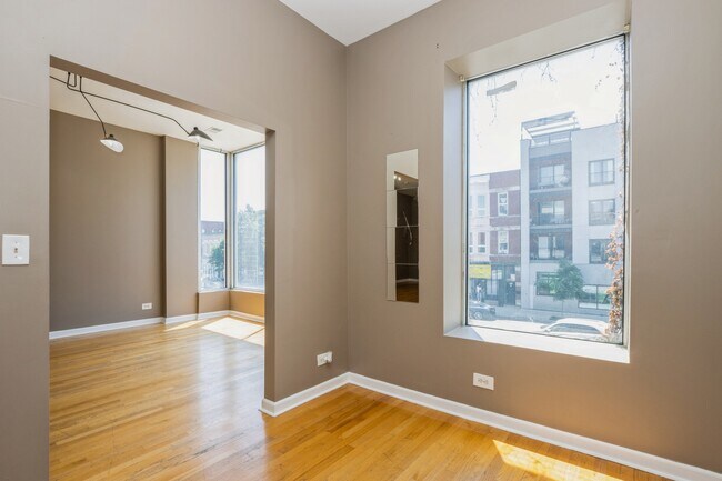 Building Photo - 2620 W North Ave