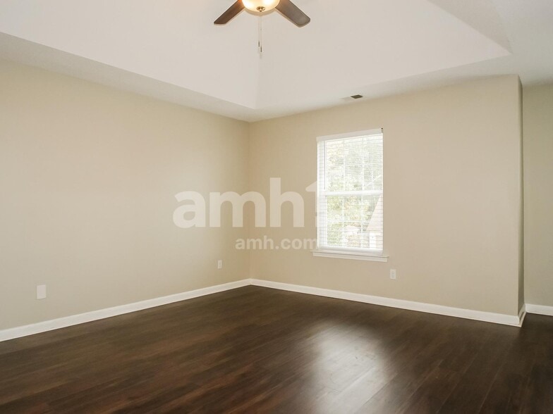 Building Photo - 7748 Parkmont Dr