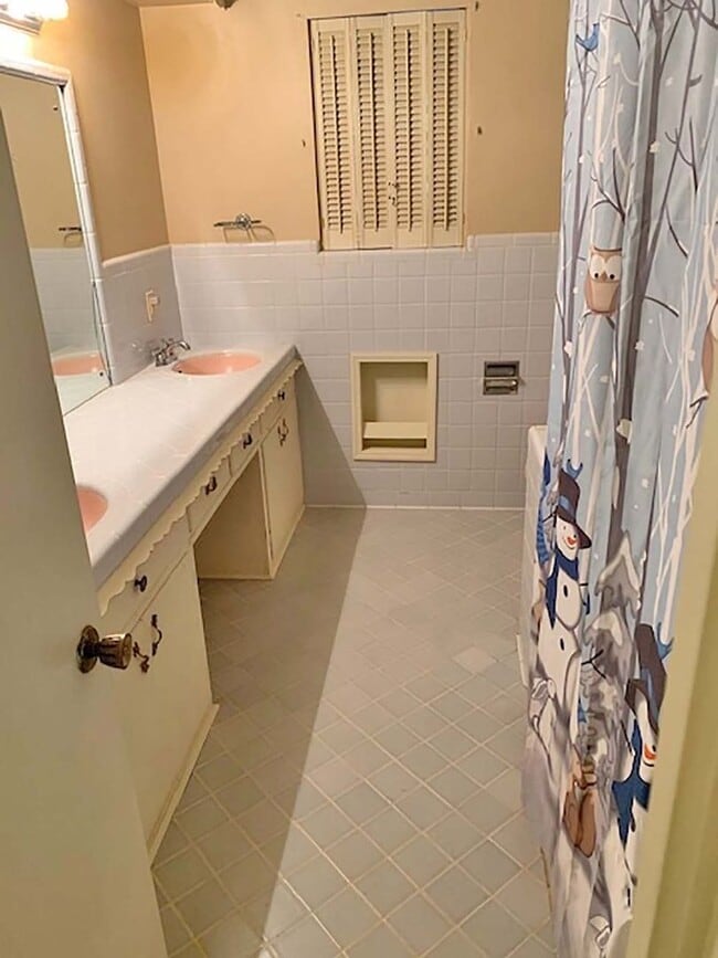 Building Photo - Great 2 Bdrm 1 Bath Home in Sanger Tx