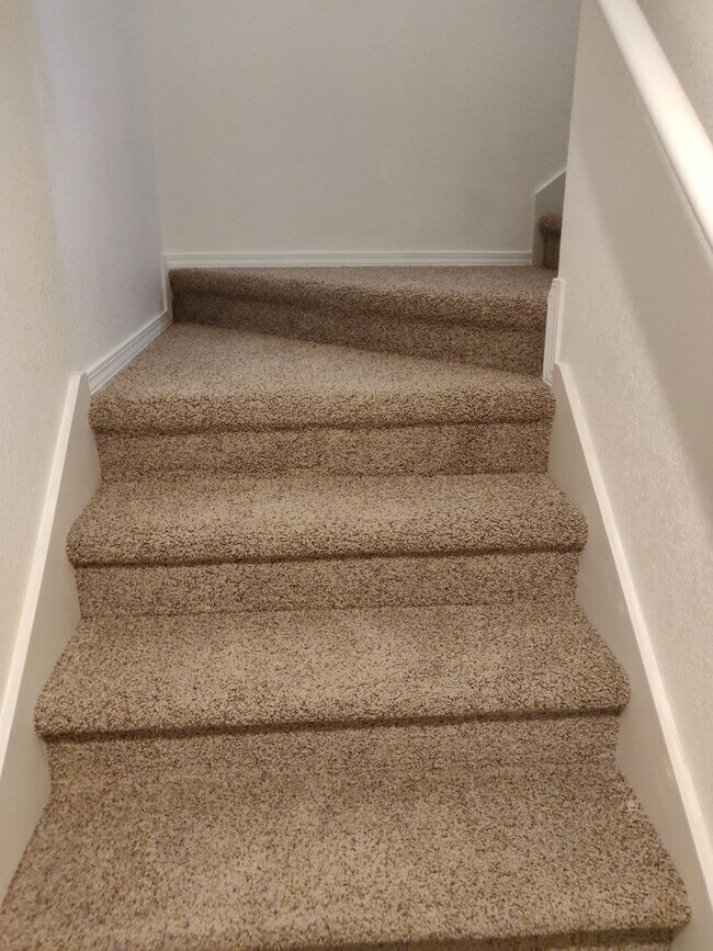Building Photo - Spacious and charming, this two-story 4 be...