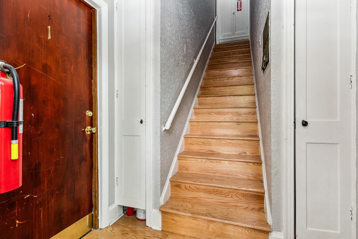 Building Photo - 217 Adams St NE