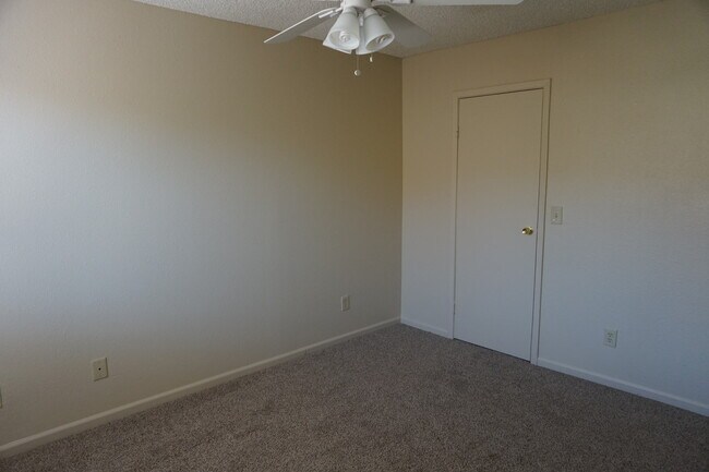 Building Photo - 2 Bedroom Condo in Great South Phoenix Location!