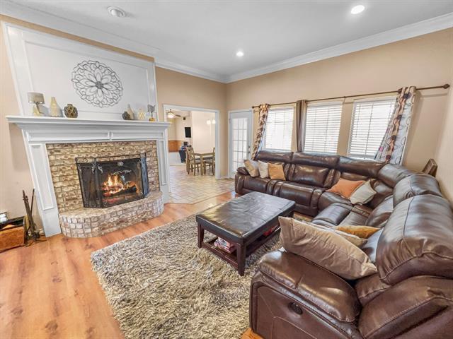 Building Photo - 3715 Dahlia Dr