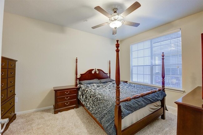 Building Photo - 7575 Kirby Dr