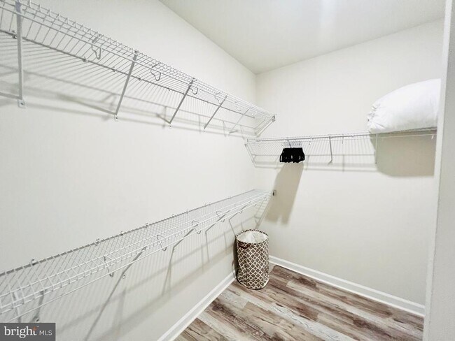 Building Photo - 45130 Kincora Dr
