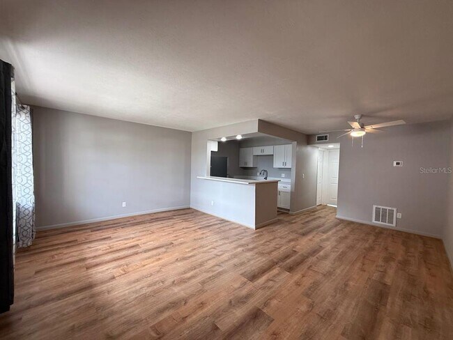 Building Photo - 9221 Tudor Dr