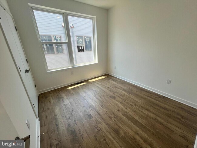 Building Photo - 3010 Pierview Walk