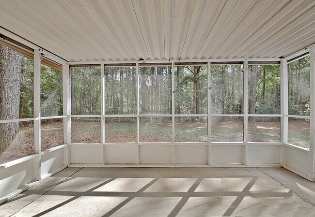 Screened-in porch - 20 Homeport Dr