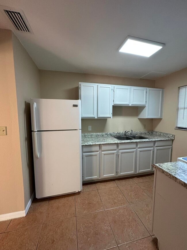 Building Photo - 954 Louisiana Ave