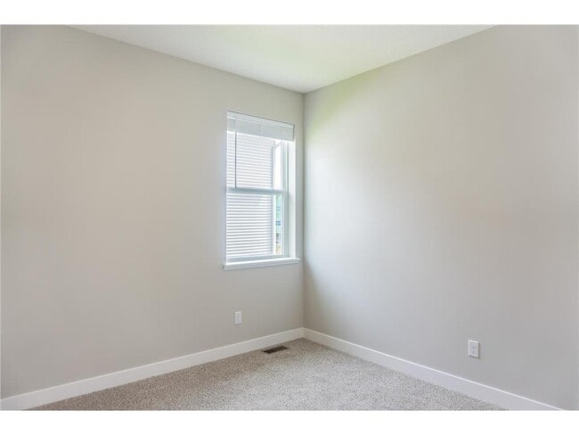 Building Photo - 717 Winterberry Ln