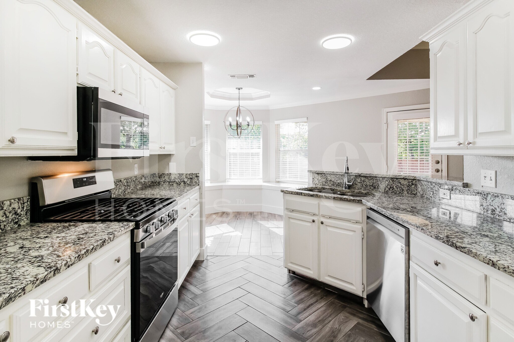 Building Photo - 6 W Sharon Dr