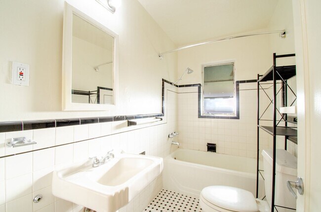Building Photo - Iconic Sam Hughes Bungalow! Steps away from University of Arizona Main Campus!