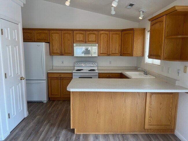 Building Photo - 2143 S 725 W