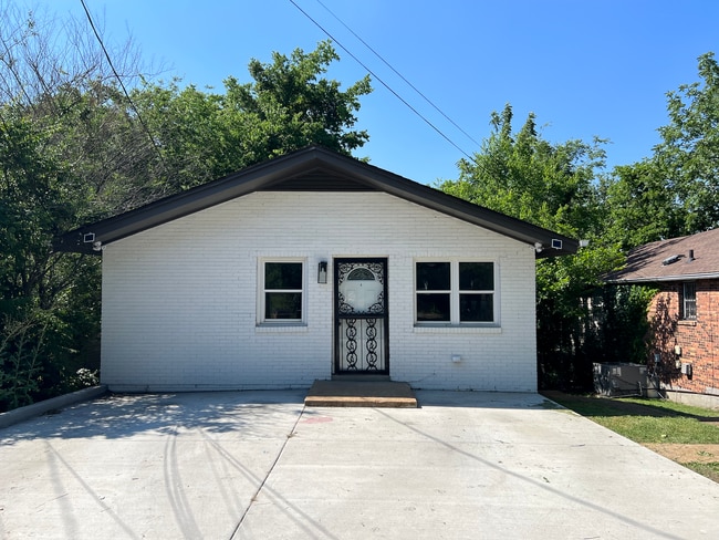 Primary Photo - 3010 Indiana Ave