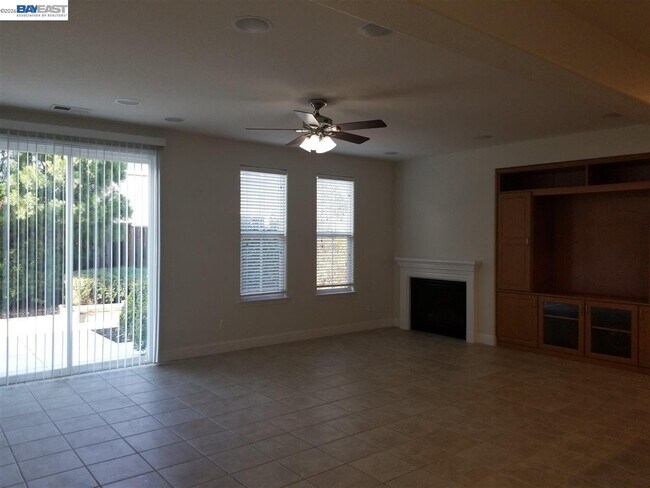 Building Photo - 199 N Alta Dena St