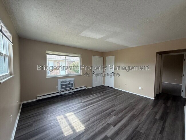 Building Photo - 4650 Wayne Meadows Cir