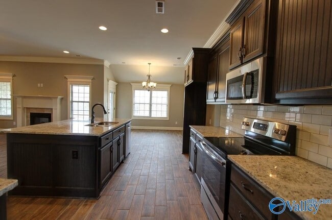 Building Photo - 22947 Pin Oak Dr