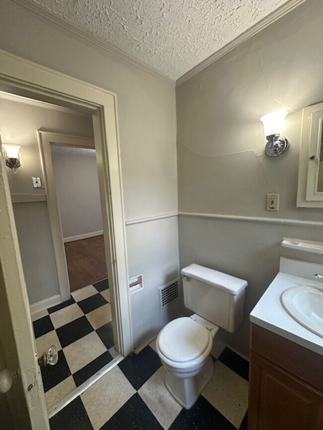 Building Photo - Large Grandview 1 Bedroom.