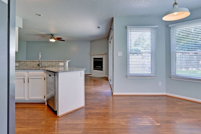 Building Photo - Well Maintained Coventry Home