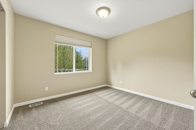 Building Photo - 4 bedrooms 2.5 baths 1826 sq.ft. Olympia School District