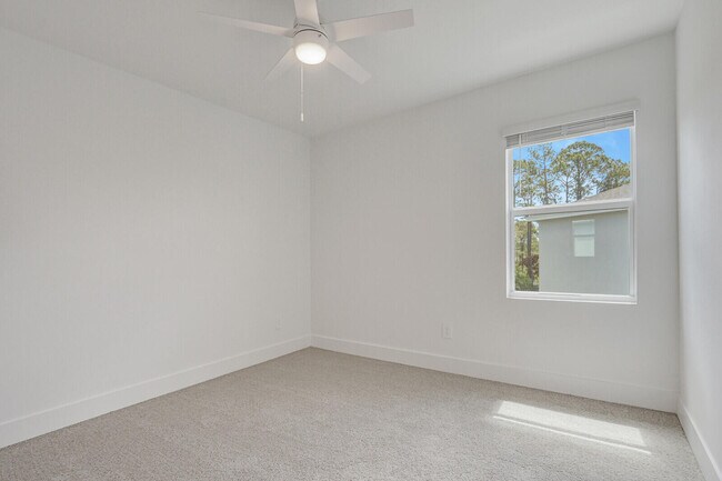 Building Photo - 7141 SE Park Dr