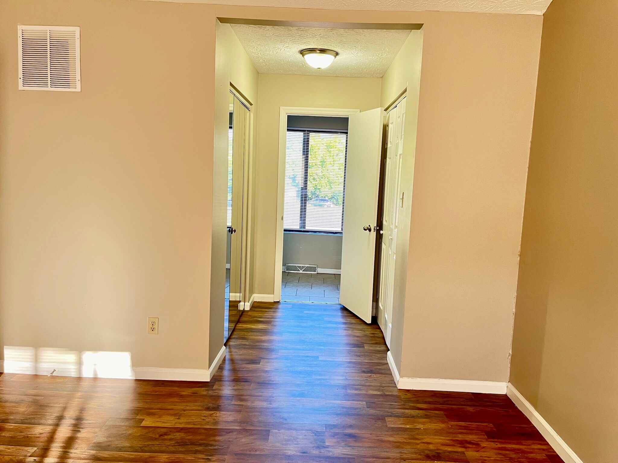 Building Photo - 3660 Walden Dr