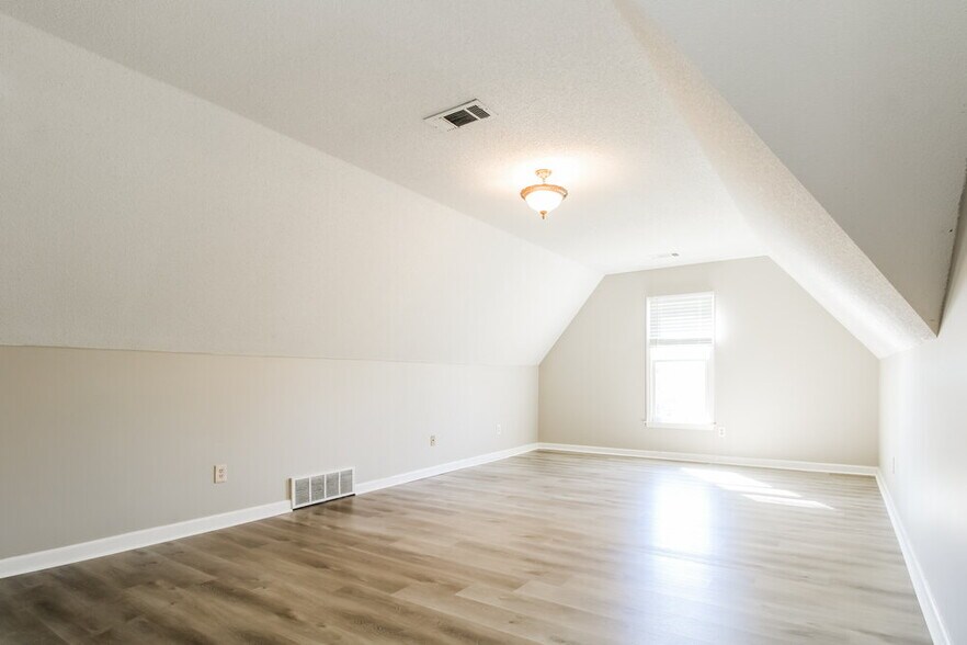 Building Photo - 8994 Raspberry Ln