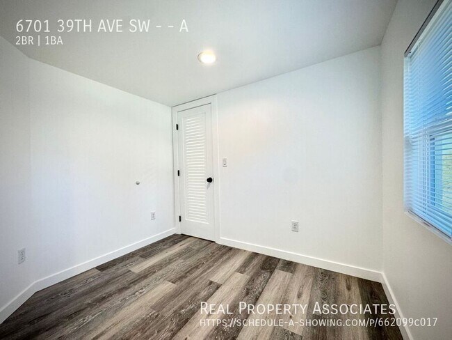 Building Photo - 6701 39th Ave SW