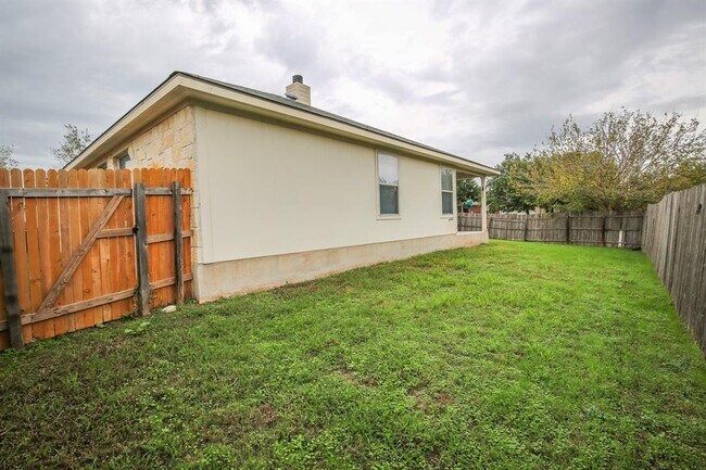 Building Photo - 111 Carriage Way