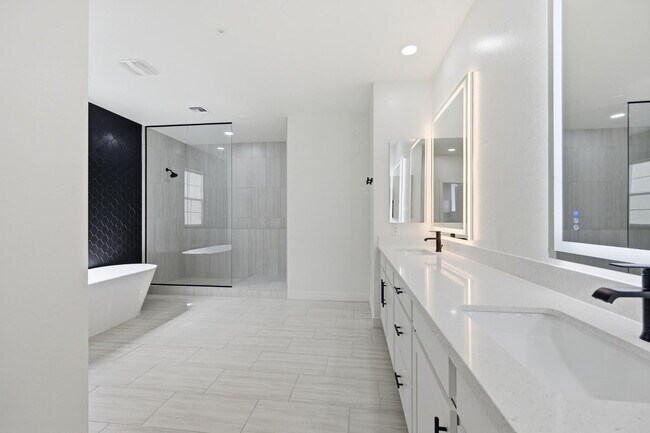 Building Photo - 2452 E Lovebird Ln