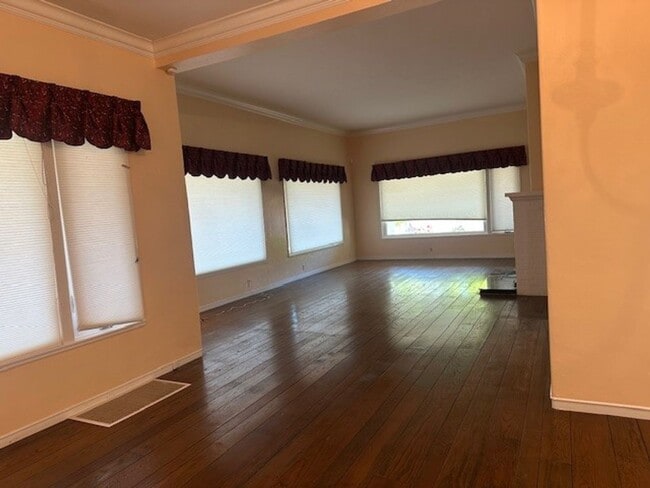 Building Photo - Historic Home On Huge Lot With Swimming Po...