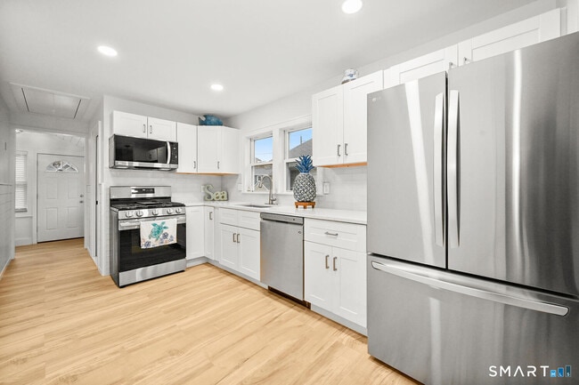 Building Photo - 17 W Orland St