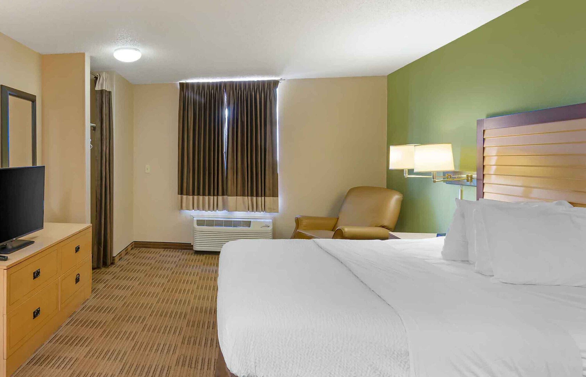 Building Photo - Furnished Studio-Kansas City - Overland Park - Quivira Rd.