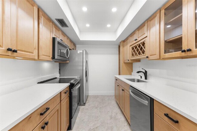 Building Photo - 1001 Pearce Dr