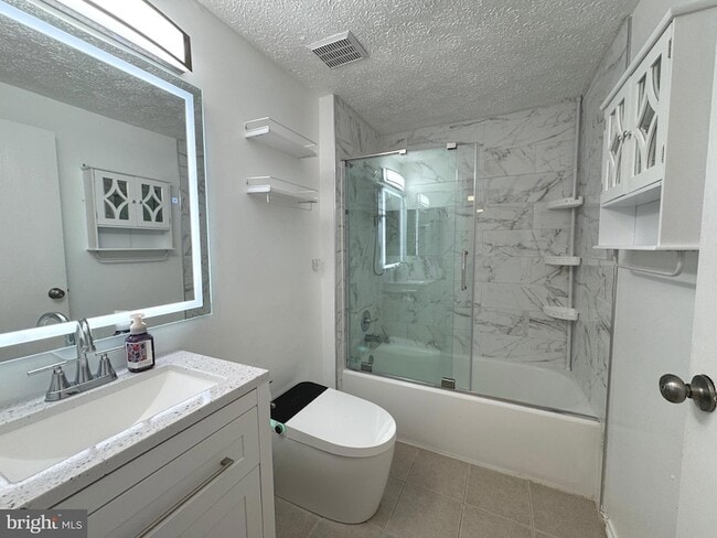 Building Photo - 6505 Field Master Dr