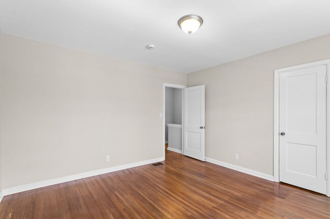 Building Photo - 638 Blenheim Rd