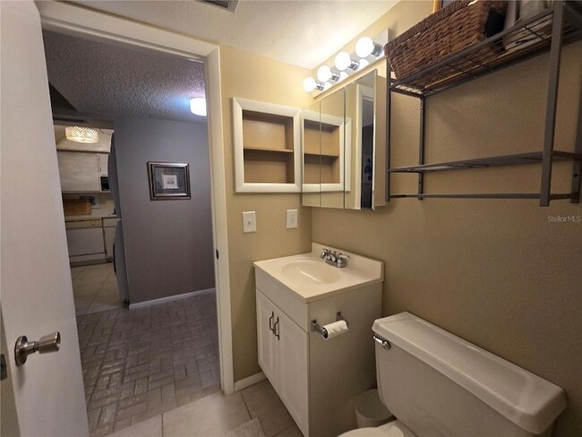 Building Photo - 608 Midway Dr